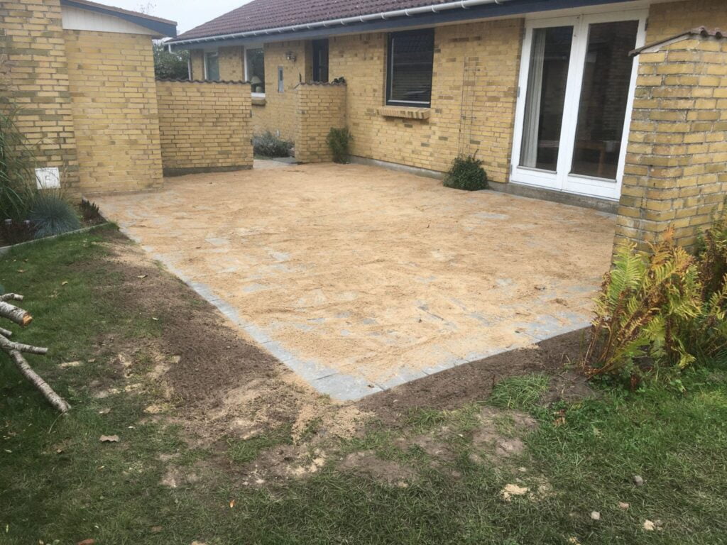 - JBT Service - IMG 5439 min scaled 1 - Belægning der holder i mange år – skab et resultat du kan være stolt af - JBT Service - IMG 5439 min scaled 1 - Belægning der holder i mange år – skab et resultat du kan være stolt af