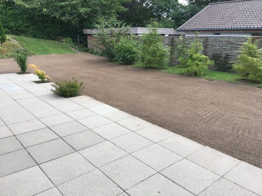 - JBT Service - img 7336 scaled 1 - Belægning med kvalitet – sådan får du flotte og holdbare udearealer - JBT Service - img 7336 scaled 1 - Belægning med kvalitet – sådan får du flotte og holdbare udearealer